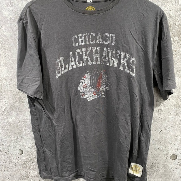 Reebok Vintage Chicago BlackHawks Distressed T-Shirt - Picture 3 of 6